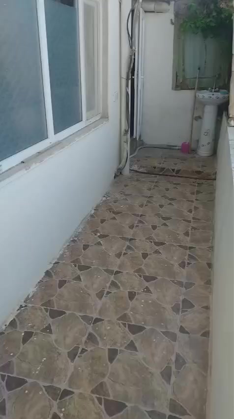 السلام عليكم ورحمة الله وبركاته
بيت مؤثث للبيع يباع مع الأثاث مساحة البناء 200م بالإضافة إلى بستان خلفي بمساحة 500م في مركز مدينة شقلاوه منطقة سفين وعلى سفح جبل سفين وبسعر 36.500 $3شدات و65ورقه وقابل للتفاوض الدار رقم بلدية فاتورة الماء والكهرباء بأسم صاحب البيت


**إذا كنت صاحب هذا الإعلان وتريد حذفه لأي سبب، رجاءا أرسل رسالة إلى الدعم الفني**