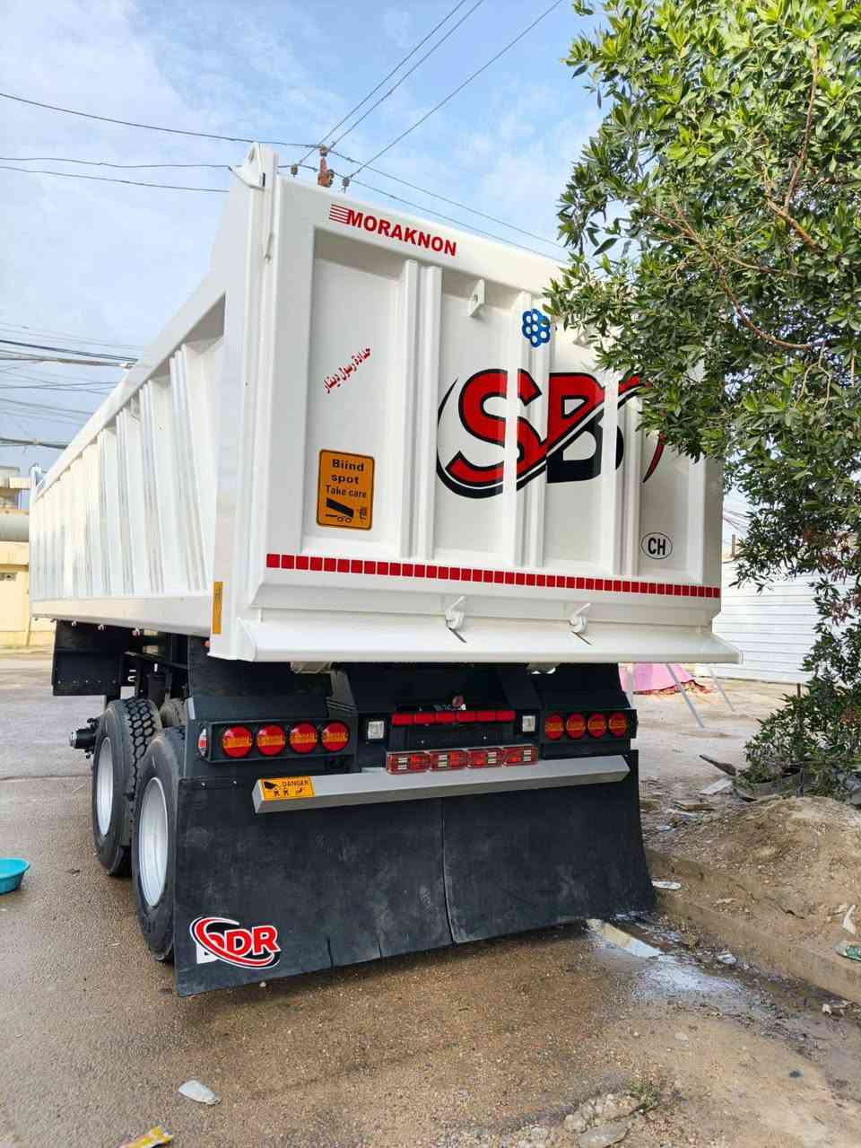 السلام عليكم عربانه للبيع جديده زيرو تخم تاير ويل الماني مكاني بغداد 
***********
