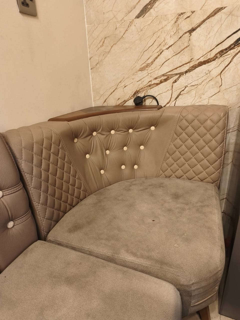 ميز طعام ديوان نظيف للبيع وتحت المقاعد مخزن


**إذا كنت صاحب هذا الإعلان وتريد حذفه لأي سبب، رجاءا أرسل رسالة إلى الدعم الفني**