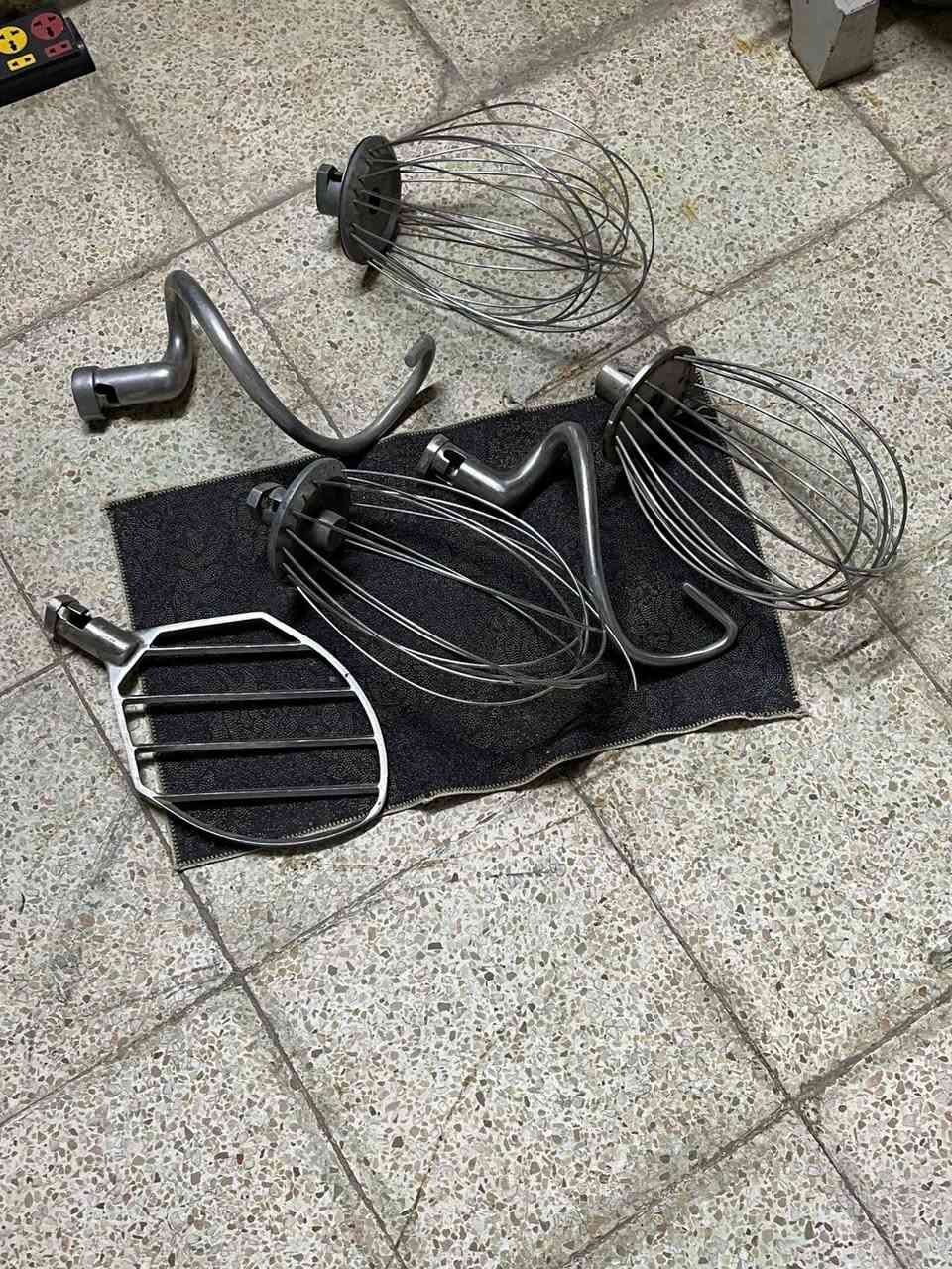 السلام عليكم معمل حلويات للبيع مكان بغداد دوره الرقم***********
