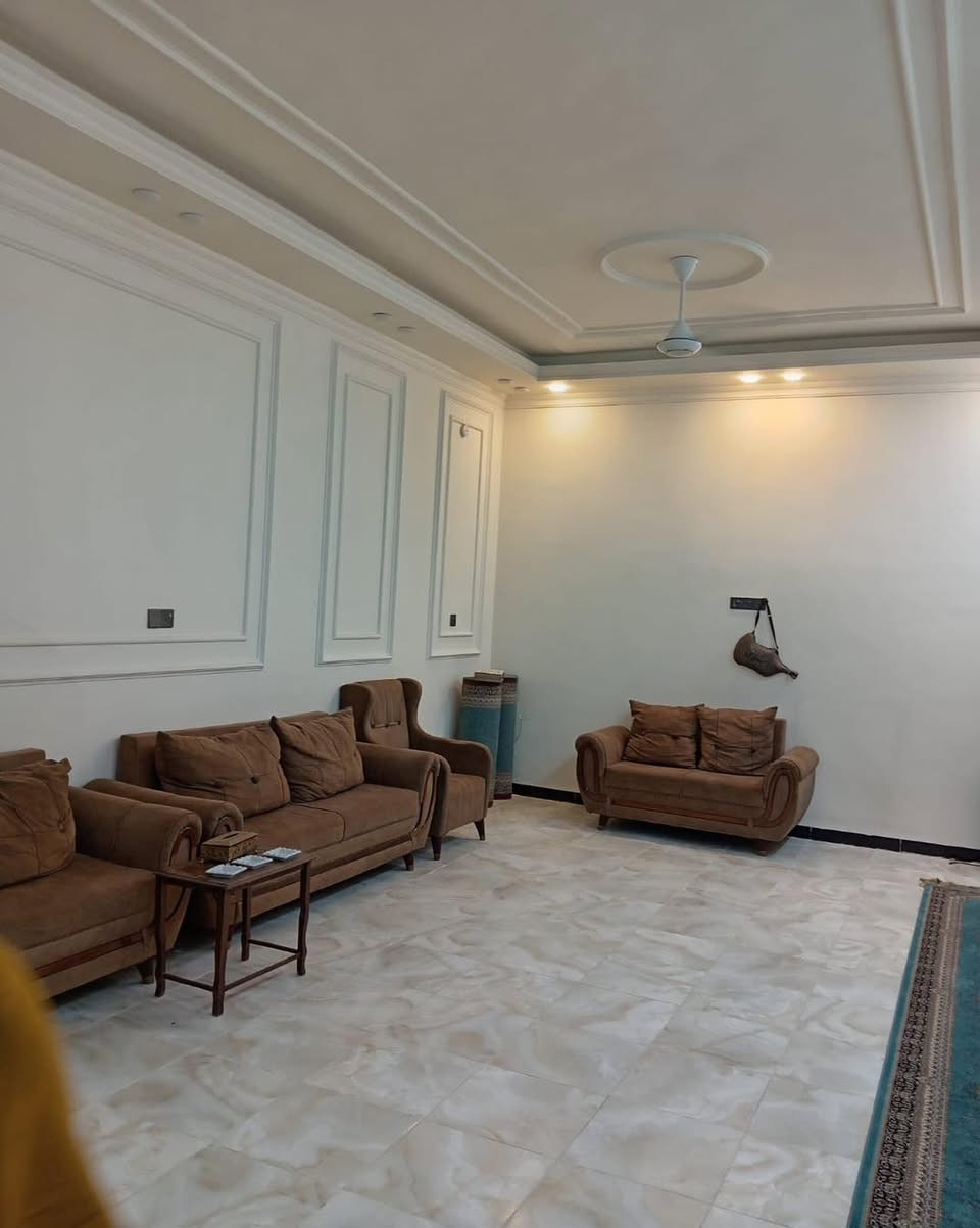 دار للبيع في الطيارين 
المساحة 300 متر واجهة 15
الطابق الاول يحتوي على غرفتين وحدة سويت ومطبخ حار وبارد وصالة ومنور وكراج 
والطابق الثاني واصل للسقف غير مسقف
مطلوب اسكان 70
للأستفسار مراسلةالصفحه او الاتصال ع الرقم التالي ***********
او زياره المكتب التقيه شارع عشرين مكتب يحيى التميمي للعقار
يتوفر لدينا قطع بجميع التوزيعات
