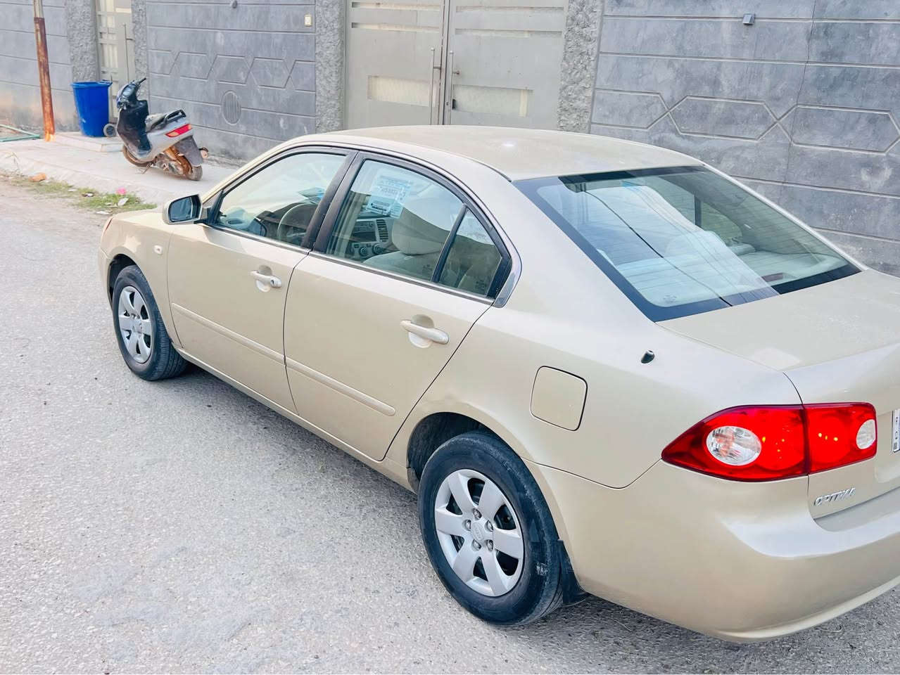 السلام عليكم 
اوبتيما خليجي 2008 مكفوله من الصبغ والتبديل بيها فقط مكانات بارد محرك وكير وتبريد كفاله حجم المحرك 2000 دوش مواصفاتها عاديه  رقم بغداد انكليزي سنويه جديده تحويل ثاني يوم السعر المطلوب 102 وبيها مجال مكاني بابل الشوملي *********** متواجد ع النت واتساب بغداد, العراق
