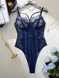 ملابس • أدلعي