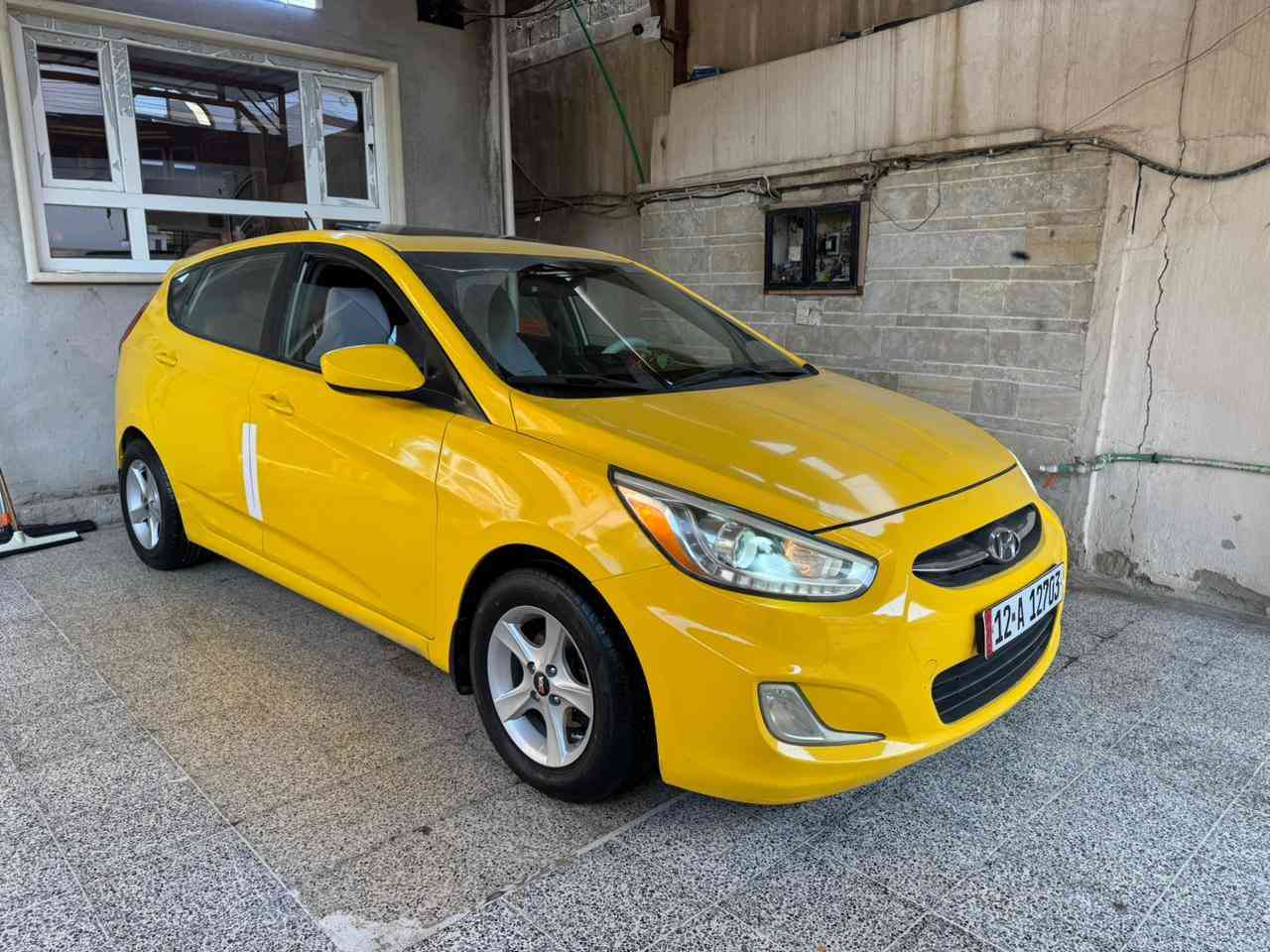 السلام عليكم
للبيع اكسنت ٢٠١٦ كندي 
فول مواصفات 
سلايت 
داخل جلد 
هيتر بالكشنات 
مري كهرب 
طخم جديد تايرات جدد
كير شرط تبريد تدفئه شرط 
مكينه جي دي اي بيها شويه تنقيص 
بدون ضرر  بيها تلگيطات مال تكسي 
هيئه وغرامات صفر 
مكاني موصل حي الوحده 
السعر ١٠٨ وبيها مجال 
***********
***********
