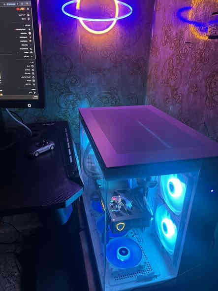 السلام عليكم حاسبتي للبيع كل الغراض عليها ضمان الشركة اكفلك الحرارة واي مشاكل ثاني حاسبة بعدها جديدة ما لحكت استخدمها هواية ومنا ل4/5 سنين ما تفكر اطورها 
كراتين كل القطع موجودة 
السعر (3.000.000) دينار عراقي 
توصيل موجود وين ما تكون  
___________________________________
MSI MAG B850 TOMAHAWK MAX WIFI
___________________________________
MSI gaming trio oc GeForce RTX 5070ti  16GB
___________________________________
SAMSUNG 990 PRO SSD gen4   1TB
___________________________________
CORSAIR Vengeance RGB 32GB (2 x 16GB) 288-Pin PC RAM DDR5 6000Mhz CL30    
___________________________________
Ryzen 7 7800x3D Tray معالج كبة لوز
___________________________________
MSI MAG A15 360mm انسى الحرارة
___________________________________
MSI MAG A850GL 
___________________________________
Case Montech king 65 pro white
 مراوح 140mm عدد 2 / 120mm عدد 1 RGB 
___________________________________
Fan case Corsair 120mm 3x RGB 
-----------------------&&&--------------------------
اضافات:-  شاشة                                            
MSI / 27' / 1440p / 0.5ms / 300hz 
استخدام قليل بعدها بالضمان كارتونة موجودة  السعر 300الف 
------------------------------
واتس اب ***********
