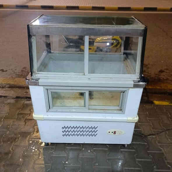 للبيع عارضه مقبلات 10بلانك زن مقياس متر و20 سعرها300 شرط الفحص الشرايه اتصال على الرقم *********** عنوان زين القوس
