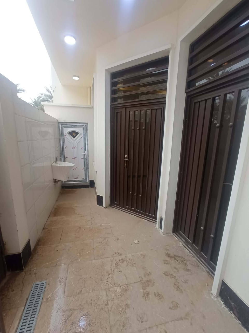 بيت في كربلاء شارع بغداد عامود (12) سايد الدخول المساحة 100م يحتوي على 4 غرف نوم وستقبال وصالة ومطبخ والصحيات طابقين بناء درجة الأولى سند 25 
للأستفسار سيد احمد للتسويق العقاري  ***********
