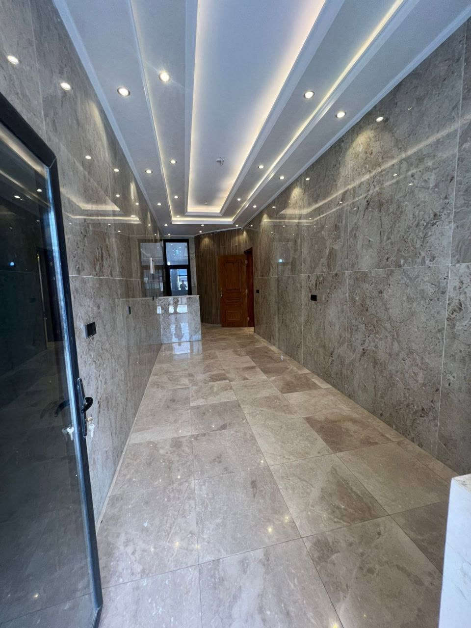 للبيع دار سكن بناء حديث درجة اولى 🏦
المساحة 200م 📏 واجهة 6.66 * نزال 30
📍 زيونة محلة 710
يحتوي على 4 غرف نوم واستقبال وحولي ومطبخ ومنور وخدمات

لمزيد من الاستفسارات الاتصال على الرقم الآتي:
☎️ *********** / شركة الجوهرة 💎
او زيارة موقع الشركة الكائن في:
📍 زيونة - محلة 710 - شارع القاعة الملكية - مقابل جسر الأمانة

🔍الشركة مجازة رسمياً من غرفة تجارة بغداد - إستثمر بأمان 🔎
📝 نستقبل كافة طلباتكم وعروضكم وعلى مدار الساعة ⏱️
"اتصل بالجوهرة والي تريده تبشره"💎
