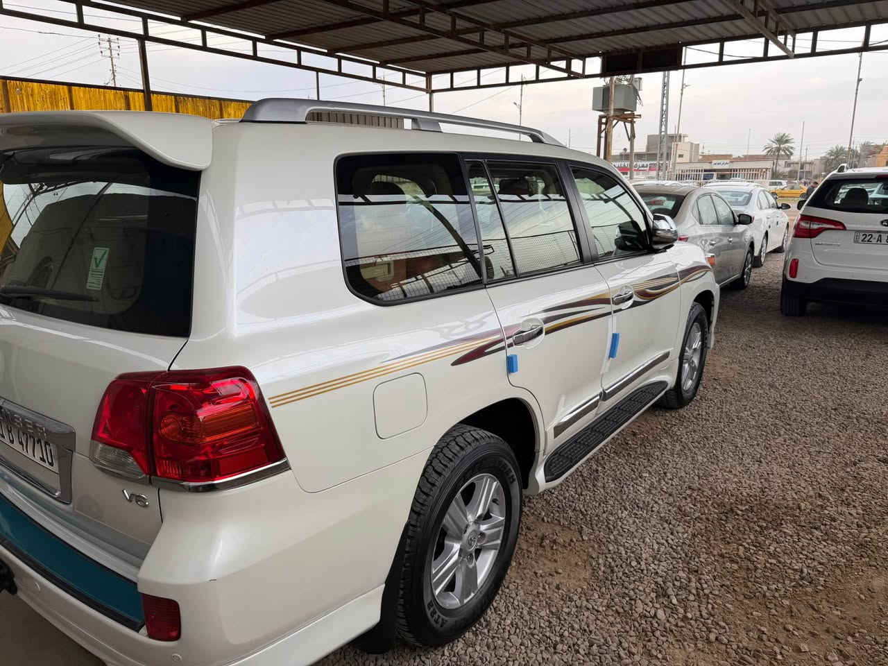 السلام عليكم 
لاندكروزر 2013
رقم بغداد 
فطيم 
سيارة فول 
فتحة بصمة ثلاجه 
تحكم ستيرن شاشه كبيره
حساس أمامي خلفي زراك لايت
8ارباك كشن كهرباء 3دكم كشن جلد 
ماشيه 180سياره مكفوله من الصبغ والفتح
للاستفسار 
*********** بغداد, العراق
