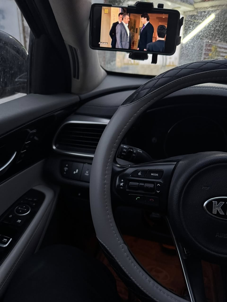 السلام عليكم سياره كيا سورنتو وارد أمريكي للبيع أو المراوس مواصفات بنوراما ٣ قطع تبريد V راكب سته سلندر تحكم ستيرن السياره فول مواصفات
معاليه موديل ٢٠١٦ إلى ٢٠٢٠للتواصل***********
