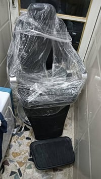 اغراض صالون جديدة ما مفتوحة  كرسي متحرك جديد  مراية جديدة مكينة حلاقة ...