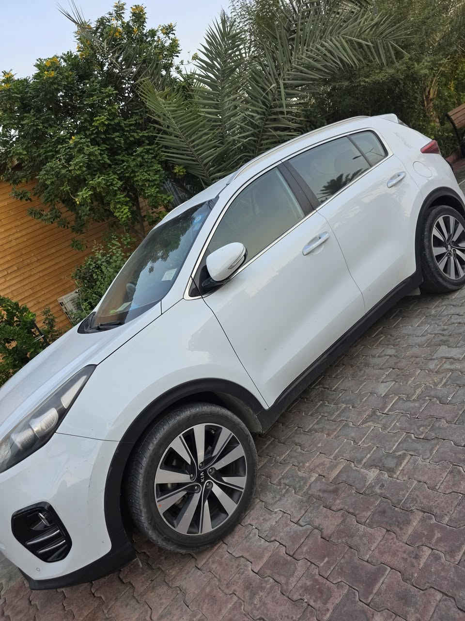 رقم بغداد انكليزي الجديد
سبورتج
2017  خليجي 
مكينه 2000دوش 
ماشيه 93
حساسات أمامي خلفي
Mode drive
كفاله عامه بيها طخه بل صندوك بسيطه وبيها بارد حك شبر بل جاملغ الامامي 
سياره خير من الله مال بيت 
للتواصل خاص او على رقم ***********
السعر 183 وبيها مجال
بغداد الزعفرانيه📍
