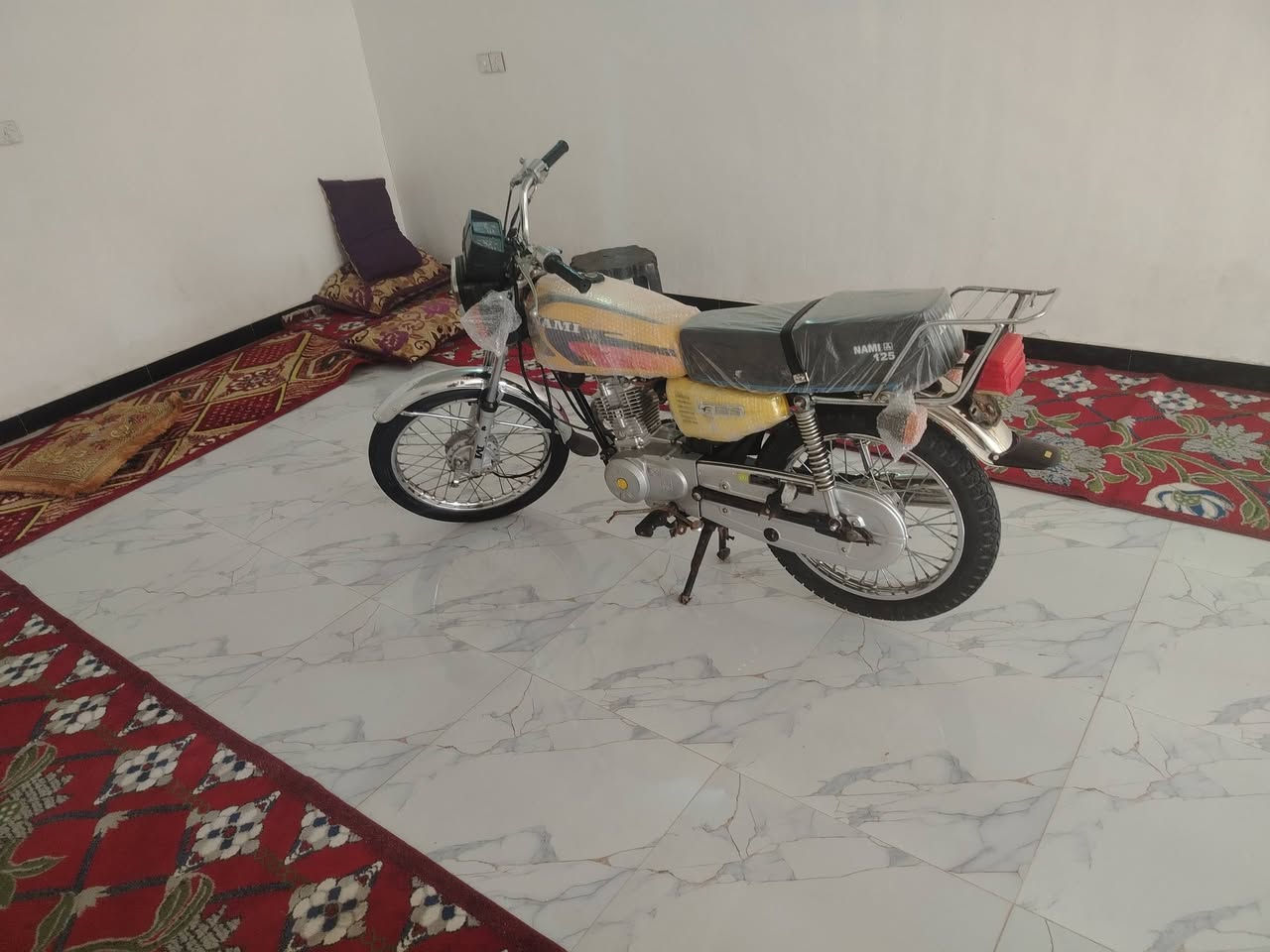 السلام عليكم شباب دراجه موديل 27 سكنر دراجه جديده برغي ما ذب عليهاا السعر 600 وبيه مجال قليل والشراي بيه خير ويدلل والاتصال على هذا الرقم ***********
