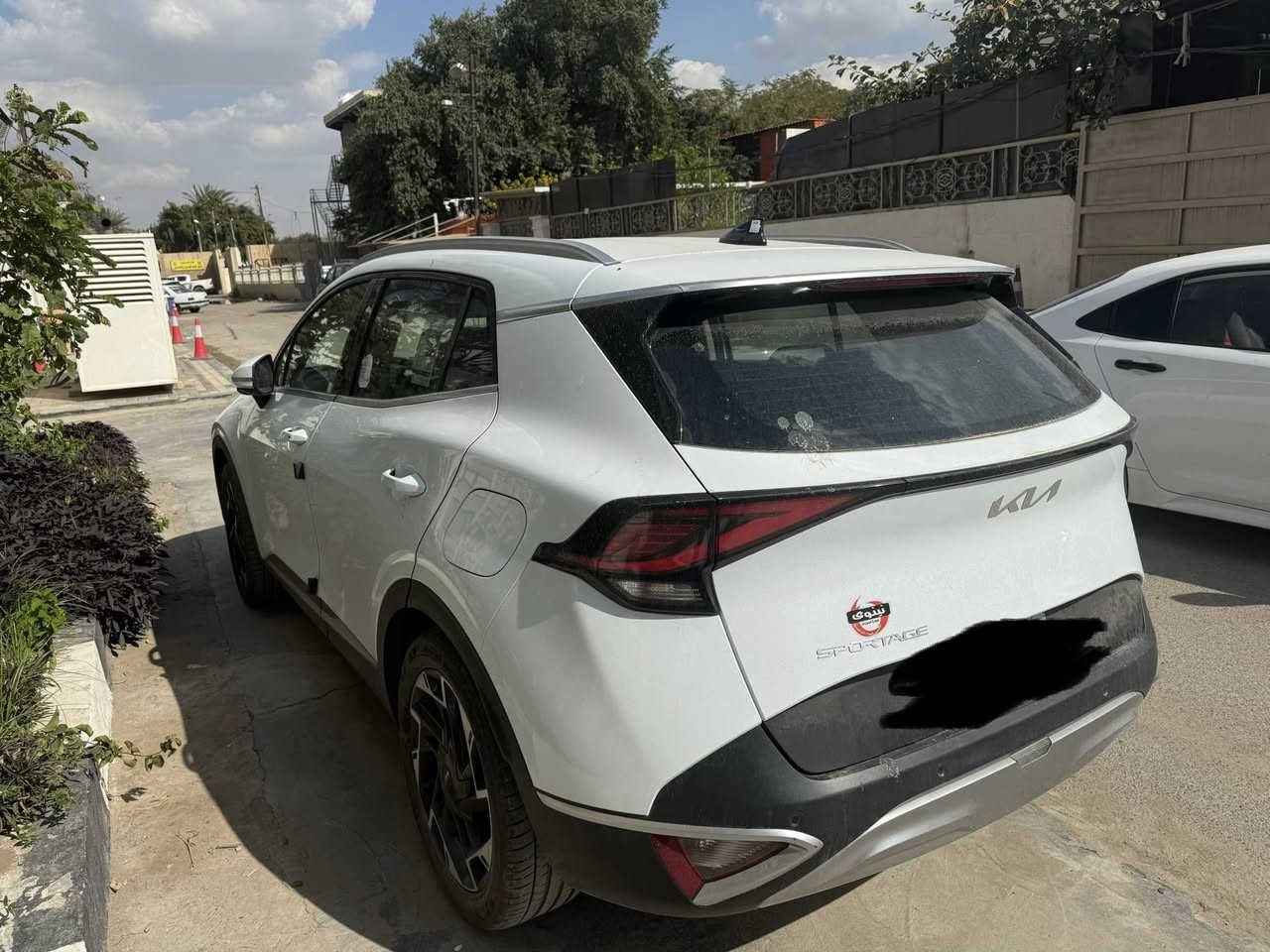 السلام عليكم من رخصة الآدمن                      للبيع كيا سبورتج الشركة الدوليه لون ابيض موديل 2023 ماشيه 35 الف km حقيقي حقيقي مواصفات السبورتج معروفه بيهه بارد قليل على گد اربع اصابع بعدهه داخل الضمان تبديل الدهن كله بالشركه السياره مال بيت وعلى ايدي من الزيرو …السعر المطلوب (216$)ورقه وبيهه مجال بسيط مكان السياره بغداد للأستفسار الأتصال (***********)
