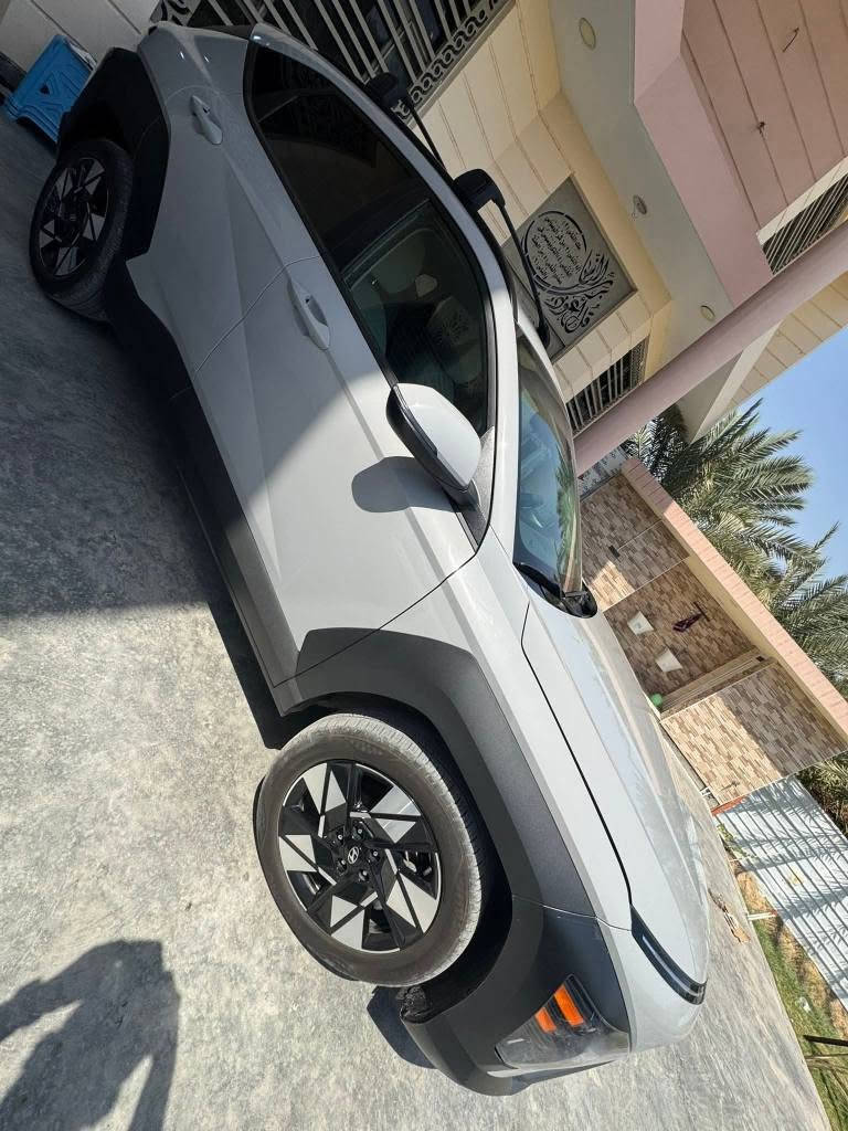هونداي كونا 2024 
محرك  2000 دوش  
لون سمنتي
مواصفات SEl
بصمة 
كاميرا
داخل ابيض اوف وايت 
تبريد قطعتين 
شاحن لاسلكي 
أبواب بصمة
ويل كب كروم
كشنات كهربائي
مصابيح LED أمامية.
مصابيح LED خلفية.
أضواء ضباب.
أضواء LED ساطعة خلال النهار
نظام الدخول الذكي.
نوافذ كهربائية.
رادارات جانبية وخلفي وأمامي 
نظامي  Android Auto 
نظام الملاحة GPS.
اتصال Bluetooth.
اتصال USB.
مدخل AUX.
نظام تثبيت سرعة ذكي.
تشغيل المحرك عن بعد.
نظام تثبيت السرعة.
مكيف أوتوماتيك
وبعد مواصفات هواية بغداد, العراق


**إذا كنت صاحب هذا الإعلان وتريد حذفه لأي سبب، رجاءا أرسل رسالة إلى الدعم الفني**