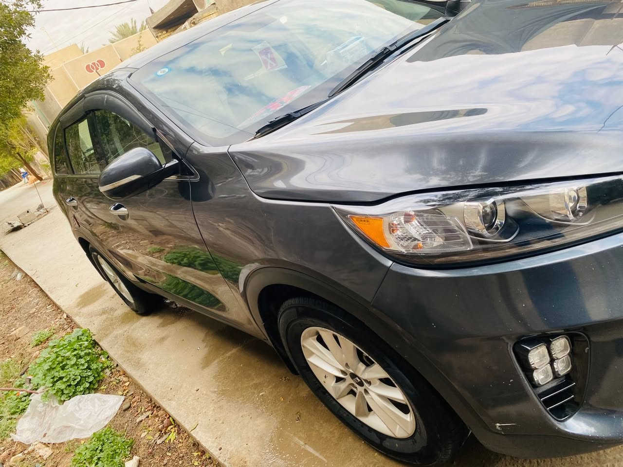 سورنتو ٢٠٢٠ سياره قطعه وحده حادث خفيف جاملغ عكس سايق فقط مكان بغداد السعر 210 رقم  بغداد 
***********
