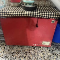 مجمده للبيع شغاله مابيها شي لون ابيض بس اني مجلدتها احمر نقص بس غاز سع...