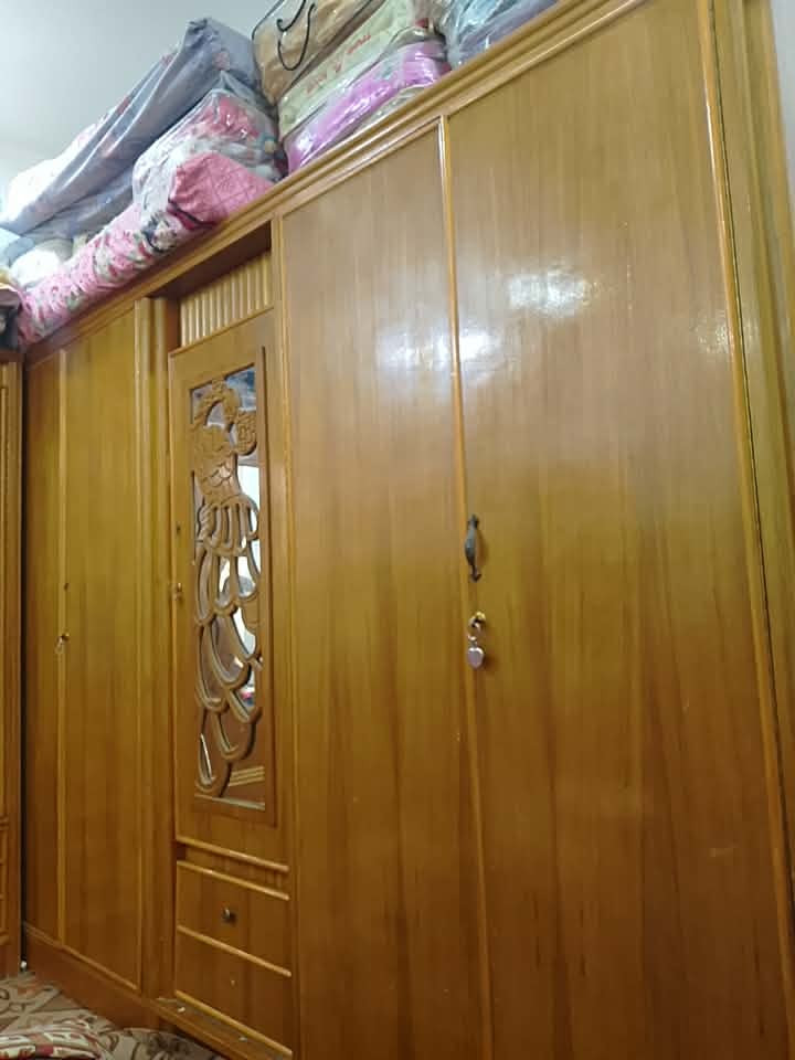 غرفه اخشاب مستخدمه للبيع 800 وبيه مجال
***********
