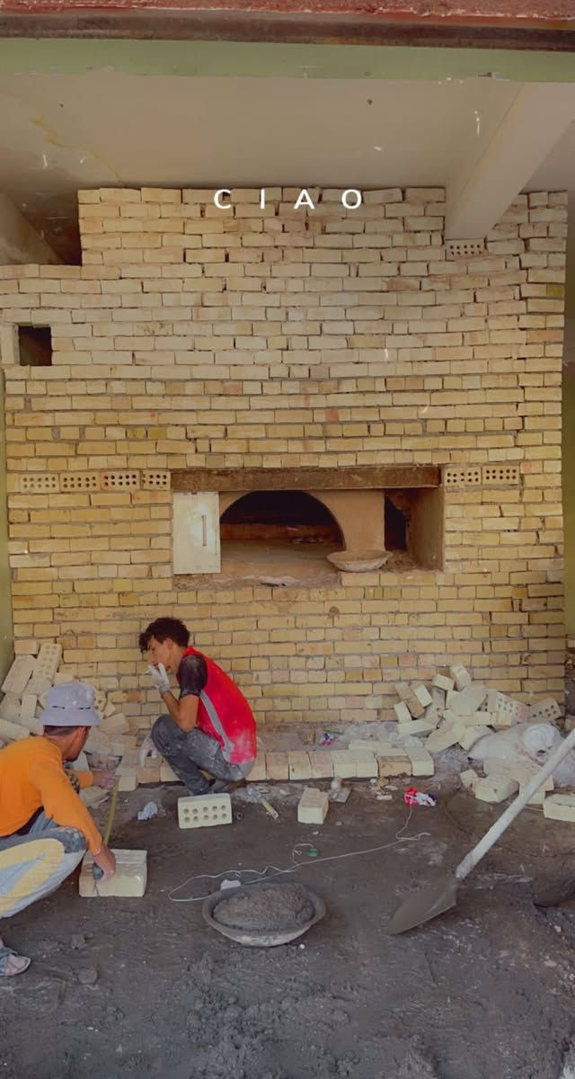 بسم الله الرحمن الرحيم
يالله يارزاق

ابو شمس الكواز

 لبناء جميع انواع وأحجام الصمون الحجري 
وافران البيتزا
وتنانير الخبز وتنانير المندي. 
لجميع محافظات عراقنا الحبيب. مهنتنا ابن عن جد

اولآ. ضمان العمل لا يقل عن 20 سنه. 
ثانيآ. العركجين مالتنه طين وفرشي.  
ثالثآ. طابوك الدبان تركي اصلي يتحمل درجه حراره 1200 إلى 1400 
رابعآ. قله في اصراف الوقود. 
خامسآ. كادر عمل متميز ومتخصص في بناء الأفران.
سادسآ. الباب والسجه والقوس من النوع الثقيل. 
للاستفسار اكثر الاتصال على الارقام. 

يوجد وتساب ***********
يوجد وتساب ***********
