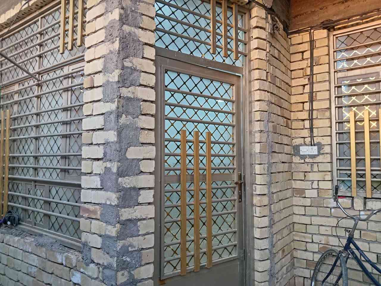 150 متر للبيع نهاية الخدمات قرب سكله النور التواصل مع صاحب البيت 0772203166 /***********
