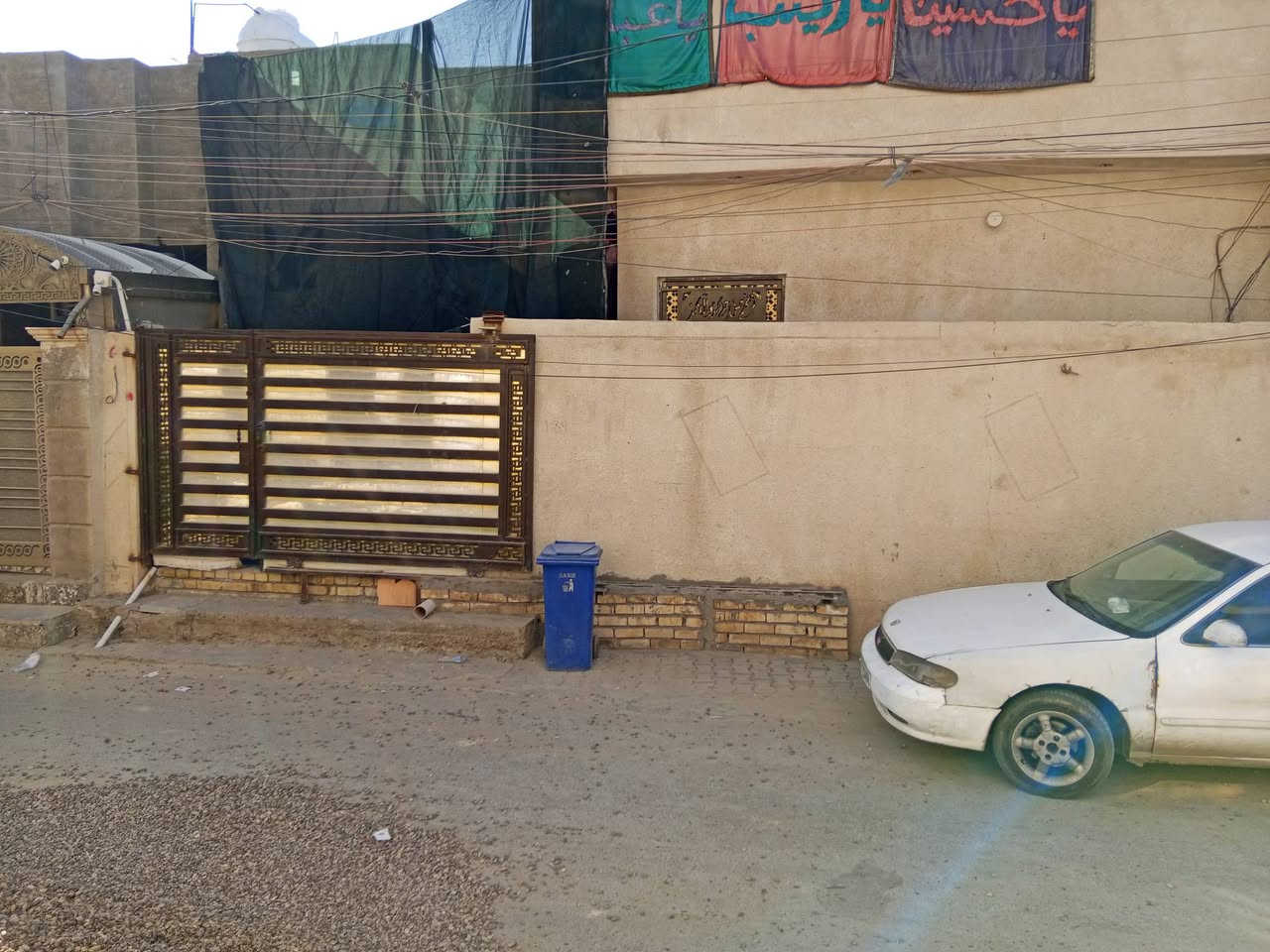 دار للبيع مساحه ٢٠٠م الواجهه ١٦ نزال ١٢/٥٠٠ ٣غرفه + مطبخ +ااستقبال طابق واحد غرفه نوم واحده طابق ثاني قرب شارع ٦٠ الهياكل نهايه شارع خوله الاتصال بل رقم***********
