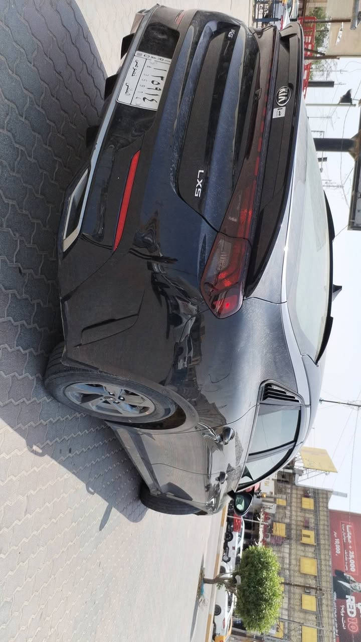 K5
موديل 2021

محرك 1600 تيربو 
وارد امريكي 
نظيفة 
تعال خاص ادزلك سونارها 

***********
