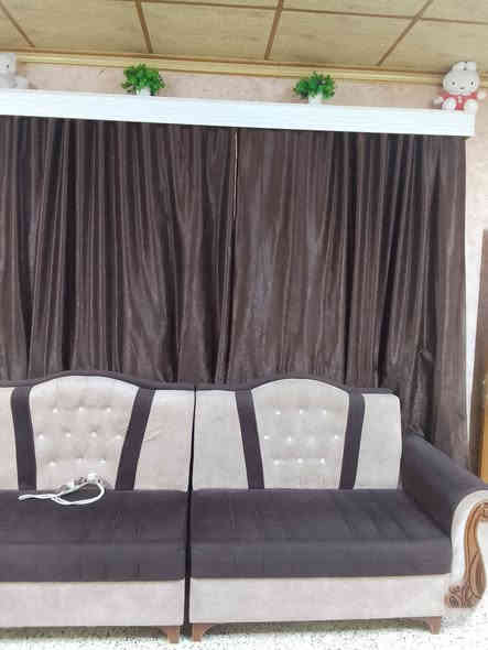 هلو بنات عدنا طخم ديوان نضيف حيل وميس نفس اللون الطخم الي تريد تسال على السعر وياه البرده والزوايا  خلي تفوت على الخاص لو دك على هذا الرقم ***********
