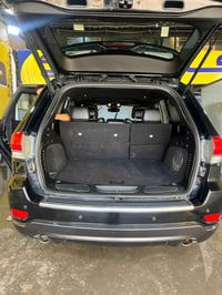 جيب شيروكي مديل 2018ماشيه 60 استخدام شخصي بسمي حادث جاملغ وبنيد فقط سع...