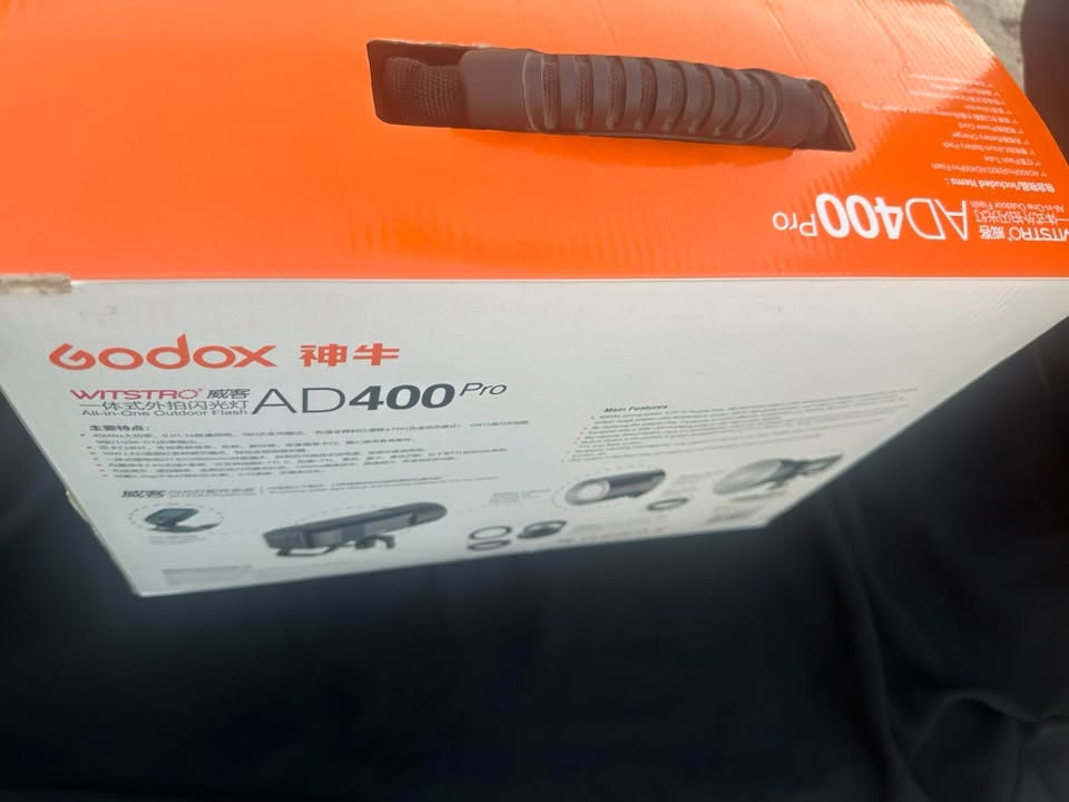 اضاءه AD400pro نضافه 100٪؜ممستعمله  شي بصيط مكاني بغداد واتساب ***********،،،،،،

