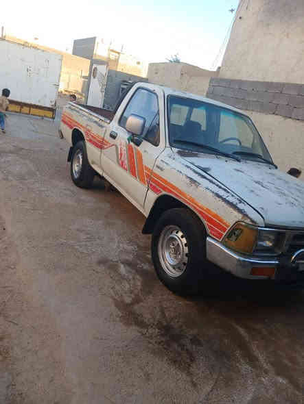 للبيع بيكم موديل 93رقم نجف مشروع وطني سنويه 29السيارك مكفوله بس الرباع مكينه حاويه قبل شهرين من شادينها حداده قبل شهر كير وكسن وشاصي كرهبايات شقاله زوج تايرات توه مشدود وزج مستخدم عنوان ميسان ناحيت كميت السعر 50وبيها مجال ***********/***********
