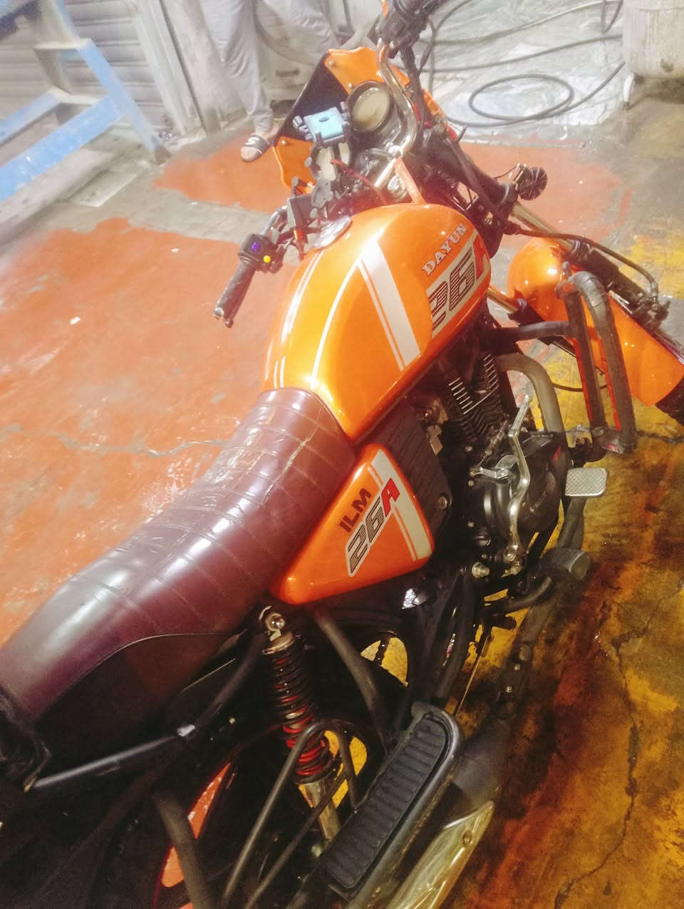 دايوان موديل 23 رقم نكليزي باسمي تحويل ثاني يوم دراجه تاركها صارلي شهرين يعني دراجه حلوه بيها نقص غفيف اصلن أول متاخذه كبل اطلع بيها لشغل رايده بمليونين و200 وبيها مجال مكاني بغداد رقمي واتس اب
***********
