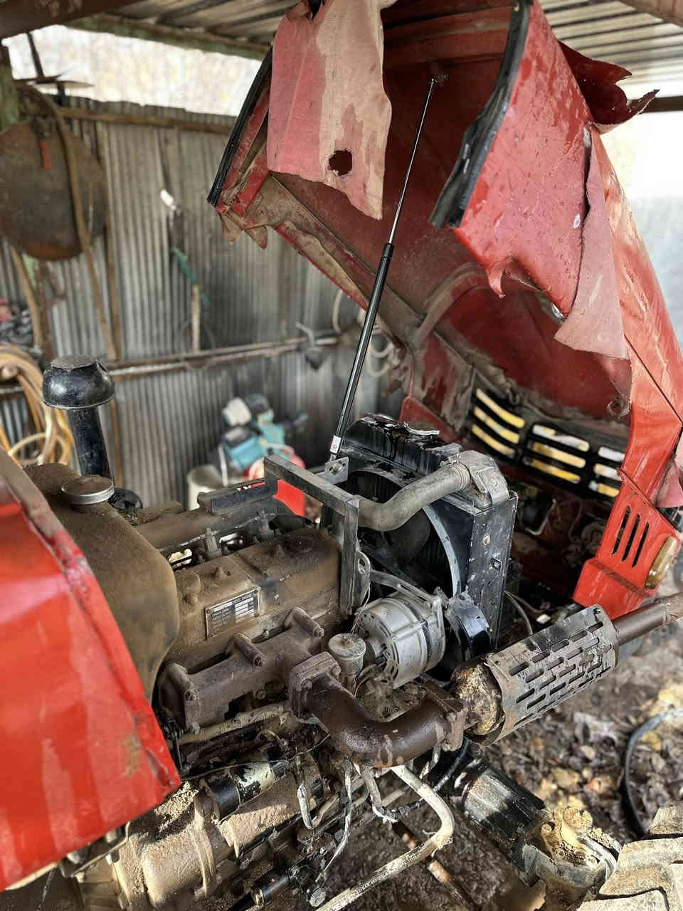 بسم الله الحمن الرحیم 
ئەم مەکینەیە بۆ فرۆشتن مۆدێلی ۲٠٠٦ زۆر پاکە برغوی بانەدراوە کێڕ و مەکینەی بەشەرت گاسن و خەرماشە و عەرەبانەشی لەگەڵە ڕەقەمەو بەناوی خۆمەوەیە  بۆ زانیاری زیاتر پەیوەندیمان پێوە بکەن
***********
***********
