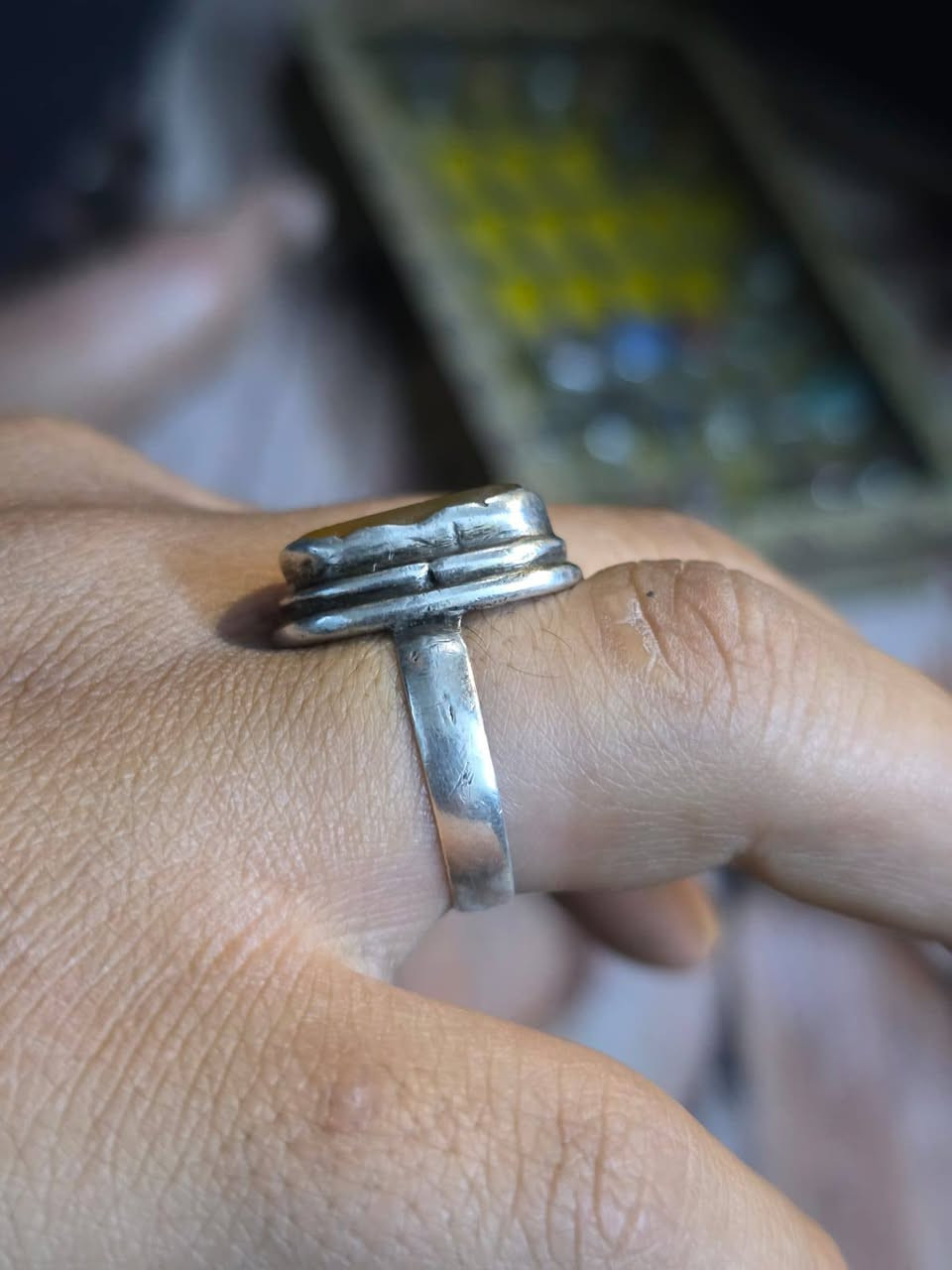 السلام عليكم اللهم صلي عل محمد وال محمد محبس شرف الشمس قديم ناعم القياس 20 21   المكان بغداد حي النصر لايوجد توصيل *********** السعر 35 الف
