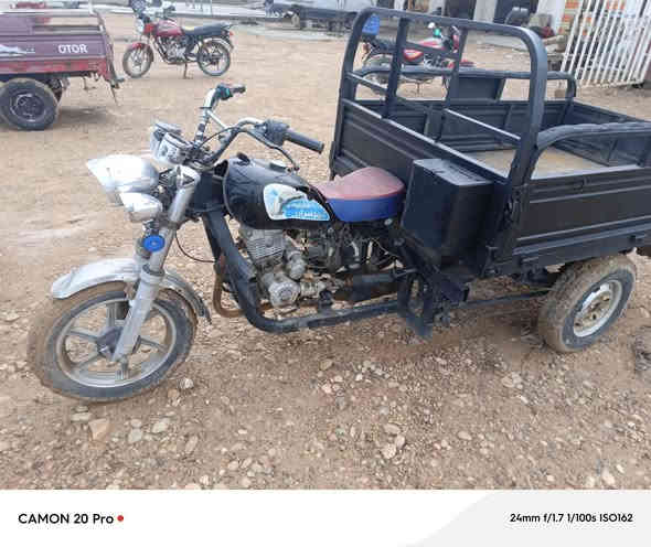 ام الطير 2018مكينه 20 ركبه مكفوله كهربائيات كامله نقصه بس باتري مكينه مكفوله سعره 950بيه مجال قليل  مكانه ديالى قريه لاسود الشارع العام معرض احمد الكرخي الشراي يتصل ***********
