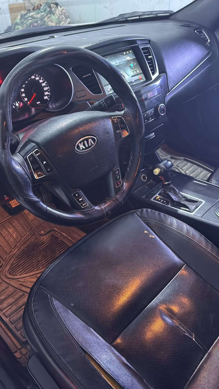 كيا كادنزا موديل ١٢ سياره وارد كوري مكفوله للبيع رقم جديد سنويه جديده سياره بيها البنيد مرشوش جماليه فقط رقم بصره مشروع وطني سعرها ٩٠ ورقه وبيها مجال *********** تواصل واتساب
