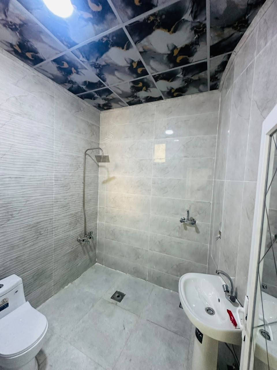 🔥حصرياً لدى مكتب النعيمي للعقارات🔥

🏡 للبيع – دار سكني حديث في حي الملايين 

📍الموقع: حي الملايين – على الشارع العام

📐 المساحة: 120 م²
📏 الواجهة: 6 م
📏 العمق: 20 م

📄جنس العقار: زراعي – ملك صرف.

✨ المواصفات العامة:

* بناء حديث.
* نظام تكتات.
* تشطيبات حديثة.
* تسليم مفتاح.
* مجموع الغرف: 4 غرف.
* موقع مميز على الشارع العام.

🏠 تفاصيل الطابق الأرضي:

* استقبال.
* هول.
* غرفة نوم.
* مطبخ.
* مجموعة صحيات.

🏠 تفاصيل الطابق الثاني:

* 3 غرف نوم.
* غرفتان على الواجهة.
* غرفة ماستر (سويت)
* هول.
* مشتملات صحية.

📞 للتواصل الاتصال على الأرقام  
  ***********
  ***********

📍 عنوان المكتب:
الموصل – حي الكندي – شارع الحولي – قرب مصنع الكندي.
@الجميع

