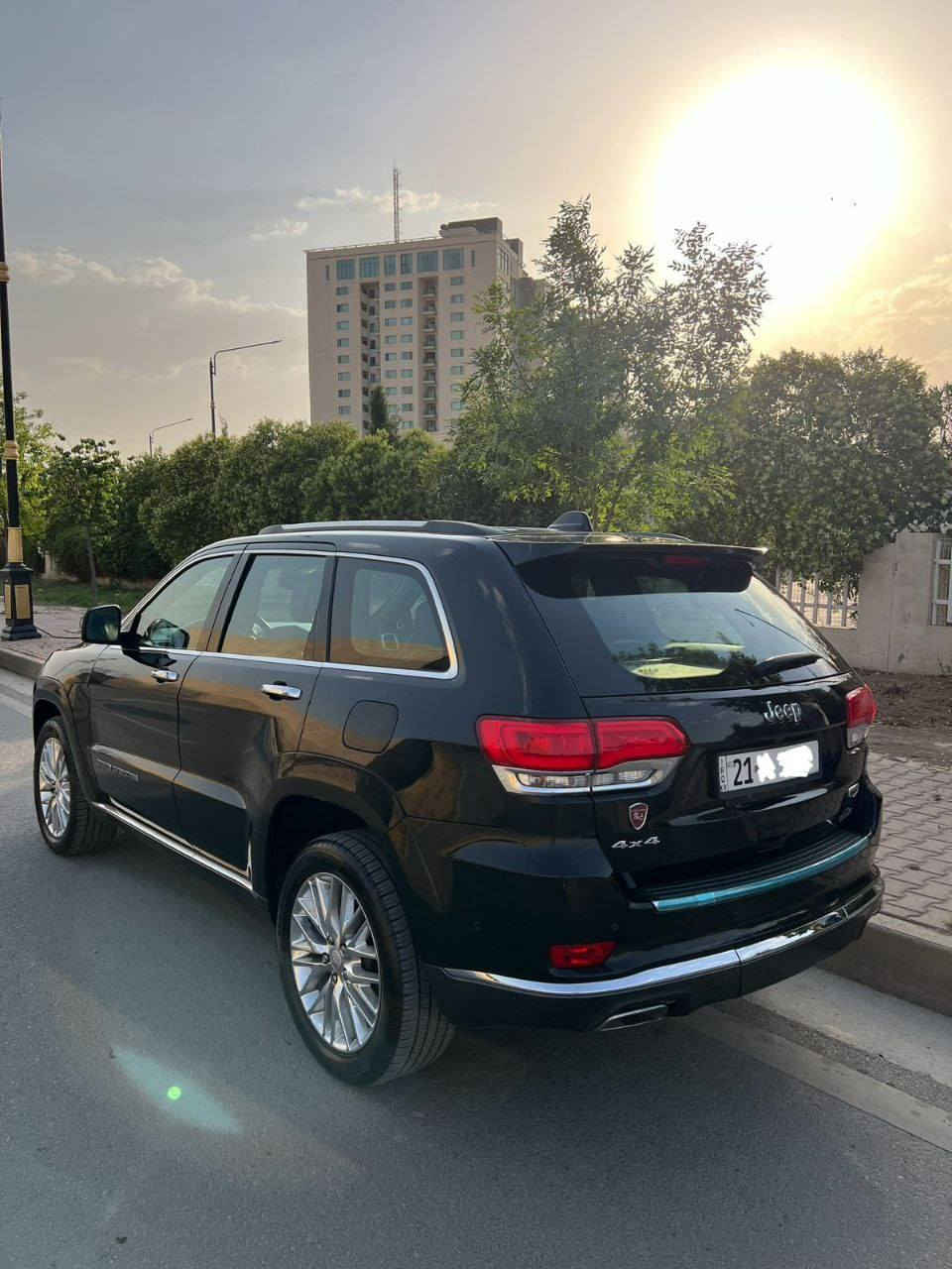 ‏جيب سوميت بلاتيميوم  2018 خليجي ‏‎اعلى فئه بالجيب
‏‎محرك  8 سلندر 5700 هيمي
‏‎مكفولة من اي حادث او صبغ
‏‎ماشية 50 الف
‏‎موصفات
‏‎شفتات ستيرن 
‏‎كشنات كهرباء وخزن ميموري  
‏‎المرايا الجانبيه قابله للطي اوتو وقلاب عند الرجوع للخلف هيتر ورادار تحذير واناره ترحيب 
‏‎رادار امامي مانع تصادم 
‏‎رادار خروج عن المسار 
‏‎اتو ستوب 
‏‎اتو بارك
‏‎نضام سبورت 
‏‎نضام ايكو لتقليل صرف الوقود 
‏‎اربع انضمه قياده 
‏‎جكات 
‏‎جنطه كهرباء

‏‎مرايا داخليه تعتيم ذاتي 
‏‎لايت زنون متحرك 
‏‎فتحه سقف بانوراما 
‏‎نظام صوتي هارمن كاردن 14 سماعة 
‏‎ستيرن كهرباء وخزن وهيتر 
‏‎شاشه ابل كار بلي 
‏‎كير محرك كله بشرط الفحص 

لتواصل واتساب ***********
