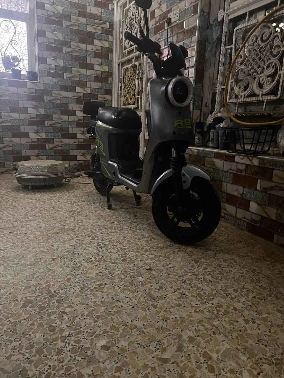 دراجهR9 البيع   بطاريات حجم 32 الكبار  دراجه حلوه وجديد وسعرها 375 مكاني البصره زبير***********
