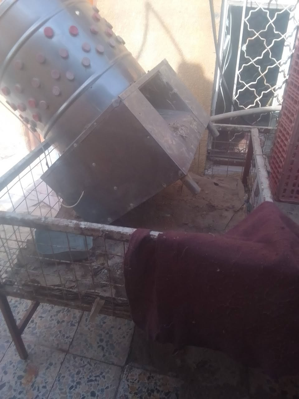 السلام عليكم للبيع قفص سعره 250 ***********
