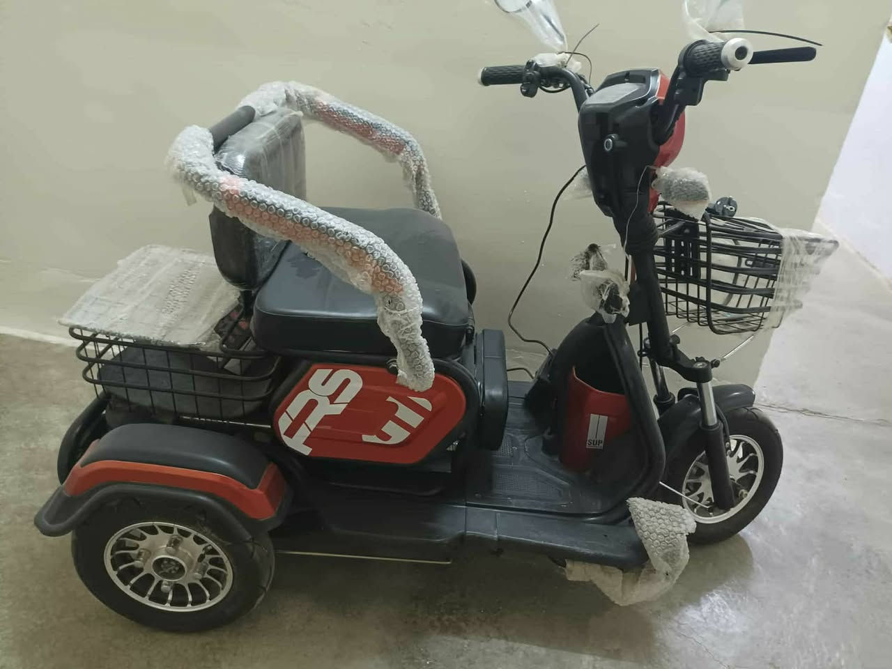 سلام عليكم دراجه شحن للبيع بعده بل كارتون للاستفسار الاتصال على الرقم ***********
