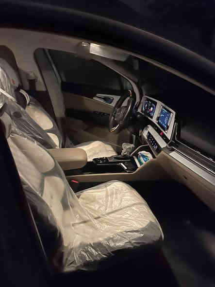 سبورتج ٢٣ خليجي نص فول بصمه تشغيل حساسات امامي خلفي بصمه ابواب مانع انزلاق ويل ١٩ كروم داخل بيجي وبعد بيها مواصفات ماشيه ٢٢٠٠٠بعدهي بالضمان وبلزكات الشركه بيها بارد بسيط كد شبر وطخه بسيطه كد اصبعين سياره بالخير على الي ياخذها سعر ٢٢٠٠٠دولار يعني٢٢٠ ورقه العنوان الشعب ***********
