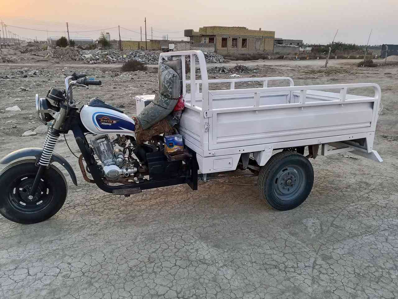 ستوته موديل 13 أوراق اصولي 
جاهزة فول. مكينه قبل سبوع شادها. صدر إمامي كامل جديده كهرباء كلها جديد وشغاله. تخم تاير  وفلنجات جديد 
السعر مليون وربع 
***********
