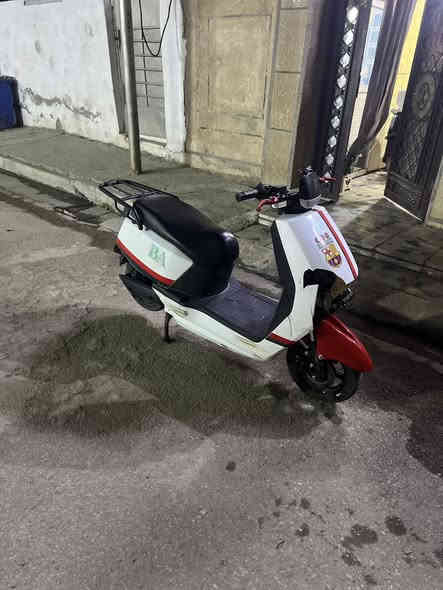 دراجه شحن شركه البيداء الاخضر 
بطاريه حجم 36 امبير 76 فولت 6 بطاريات حجم كبير ملف 1500 واط مثل ما موضح بل صوره الكفر مضروب دراجه مابيها نقوصات هواي السعر 400 قفل للتواصل: ***********
