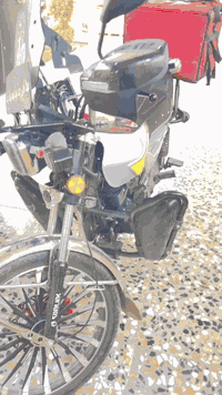 سلام عليكم دراجه سيفان البيع موديل محدثه 25.  دراجه اي نقص مابيه.  ماشيه 8000. مكان جسر دياله. سعر 750 بيه مجال. تواصل ***********
