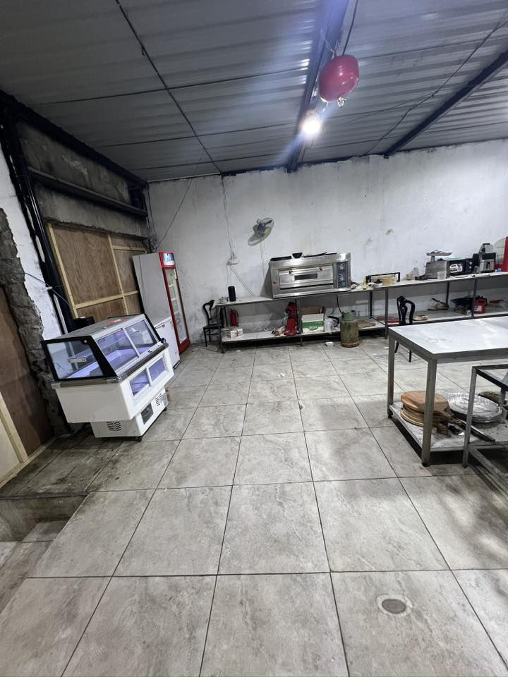 سلام عليكم غراض مطعم للبيع مستخدمات شهر ونص بسعر مناسب للاستفسار ***********
