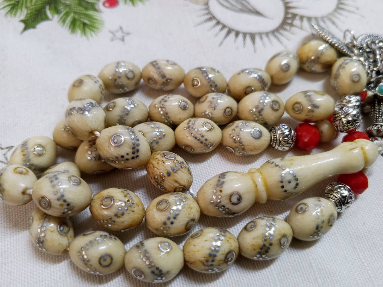 خليلي عينك عالمميز......وجيبها اذا فيك اتجيبها.....

المعروض: قطعتين وحدة عاج ناب فقمة مطعمة فضة عيار 1000والقطعة التانية عضم جمل انتيك مطعمةسيكرون محمل يومي من الروائع الله يهني صاحب النصيب
للعبرة : عامل القدر بالرضا ..وعامل الناس بالحذر .عامل أهلك باللين ..وعامل اخوانك بالتسامح .. وعامل أصدقاءك بالمودة ... وعامل الدهر بإنتظار تقلباته .. هذه قاعدة تجعلك تتقبل كل ظروف الحياة' هُناك منْ يُهديكَ الحُب دُونَ أنْ تُهديهِ أي شَيء وَهُناكَ منْ يُهديكَ الألَم بَعْدَ أنْ تُهديهِ كُل شي
 سئل أحدهم ما تظن الناس يقولون فيك؟  قال: إني لميت و إنهم لميتون ..  و إني لوحدي محاسبٌ وإنهم لوحدهم محاسبون ..  فما لي و ما يقولون !

#الشمالي طرطوس المدينة تاجر شنطة 
#ابوحيدر0990433674وااتس/0991980690
تعليق نقطة مشاركة مباركة بيوصلك السعر والتفاصيل


**إذا كنت صاحب هذا الإعلان وتريد حذفه لأي سبب، رجاءا أرسل رسالة إلى الدعم الفني**