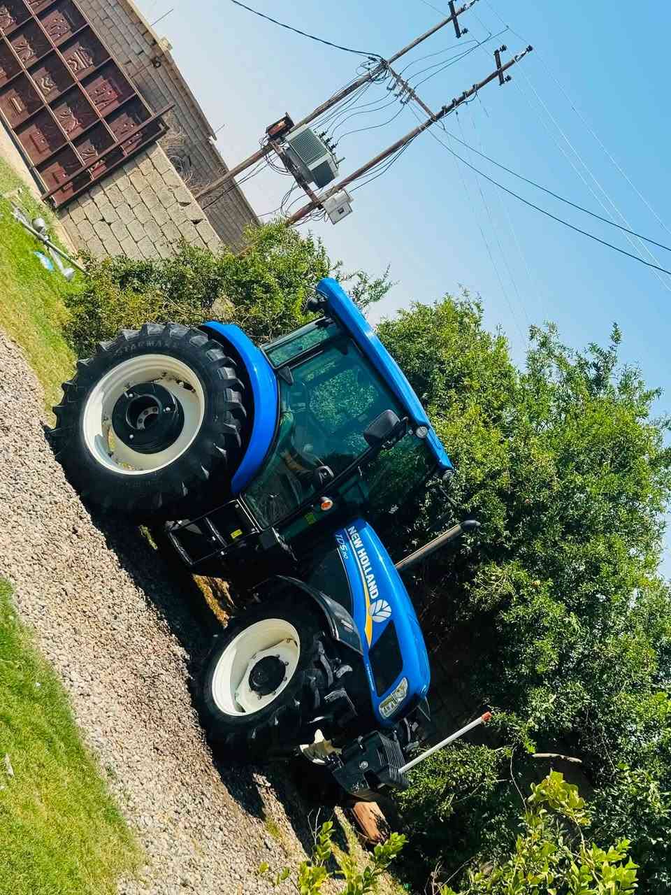 تركتر نيهولند 110موديل 21رقم سليمانية تركتر جديد وضع الشركة مامفتوح بي برغي مشتغل 2000ساعة الاستفسار الاتصال ع الرقم ***********
