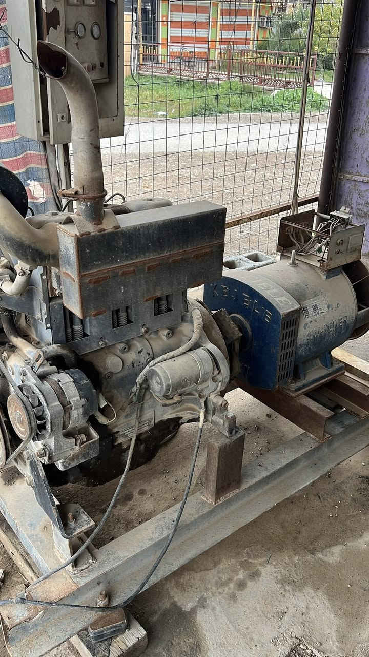 السلام عليكم مولد دويز ٣بستم صاروخ بلادي برغي مامفترح بي مولد خير مالت الله راس التوليد ١٢٠امبير 
للبيع السعر ٣٥ ورقة 
العنوان ديالى شهربان قرية الحساوية 
***********
