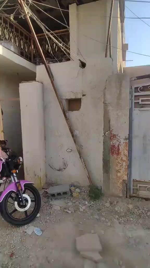 سلام عليكم اخوانه الاعزاء
بيت المساحه 180متر 

العنوان البوبيات عامود 114 وره الحر 

السعر جدأ جدأ جدأ مناسب 

يحتوي علئ 4 غرف  

للتواصل والستفسار  ***********

  واتساب               ***********
