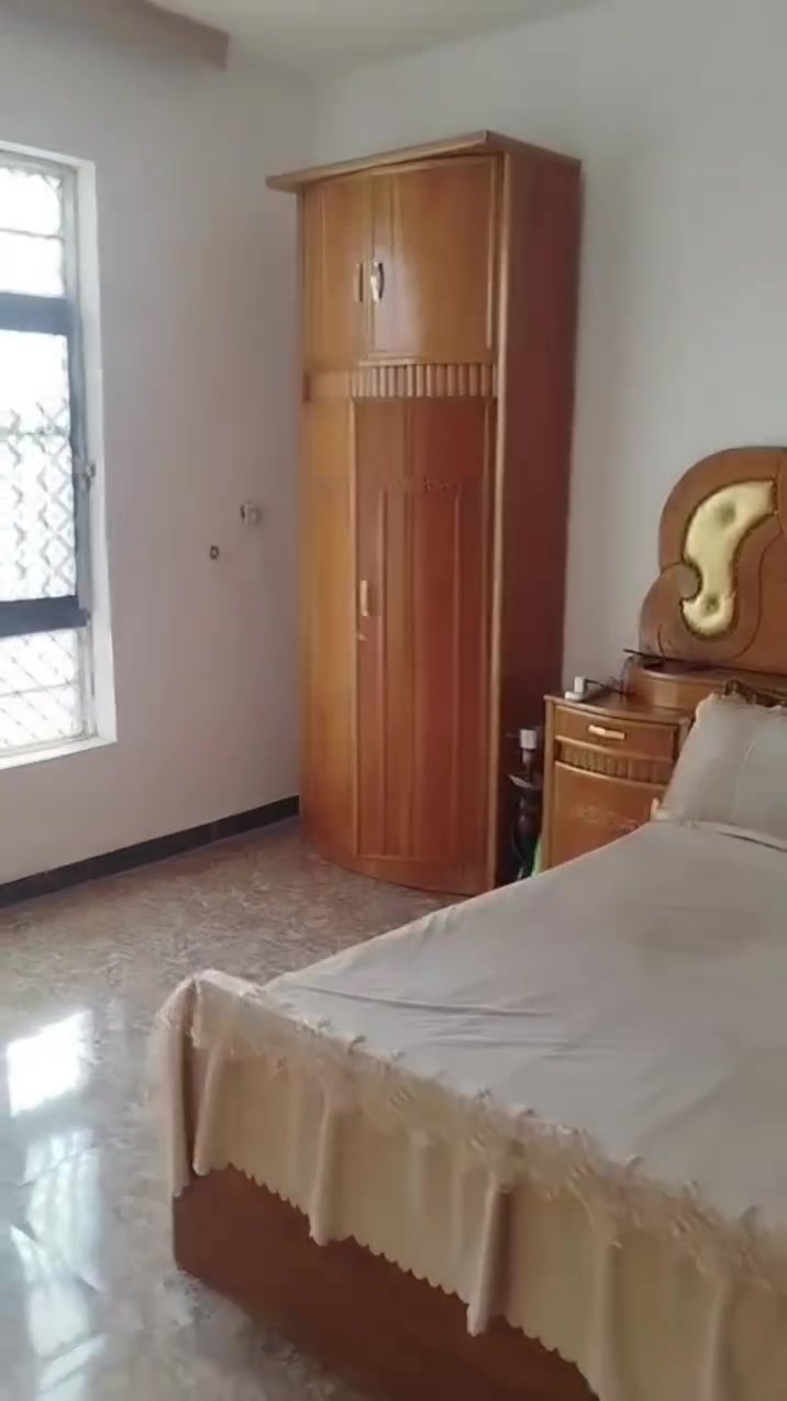 غرفه نوم تزكام عراقي مستخدمه شي قليل نضيفه وواضحه
بيها ضرر بسيط جدا واضح ميز تواليت فتحه بسيطه للاستفسار الاتصال *********** كوت حي الحكيم
